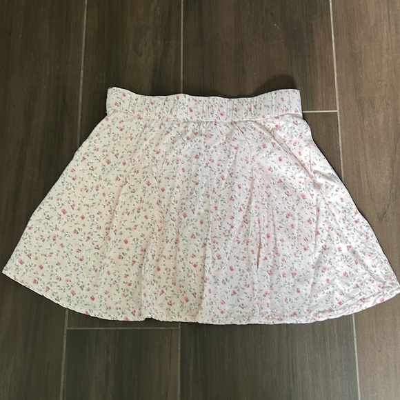 Abercrombie Kids Floral Skirt with Built in Shorts - Picture 5 of 6
